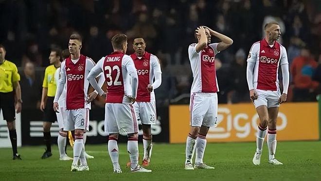 凸显赛场反 凸显赛场反