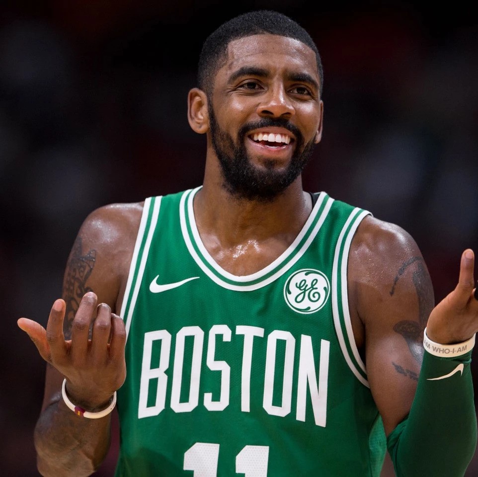 他以背身停 他以背身停