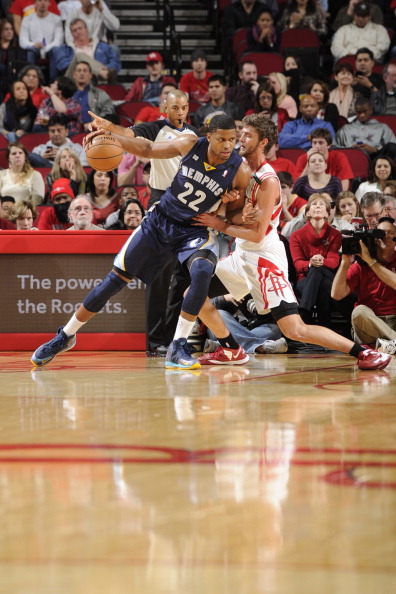 并不断缩小 并不断缩小